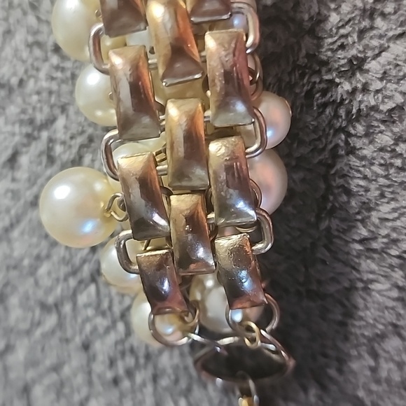 Goldtone Cream Pearl Bracelet - Picture 5 of 9